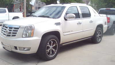 2008 Cadillac Escalade EXT, $12500. Photo 1