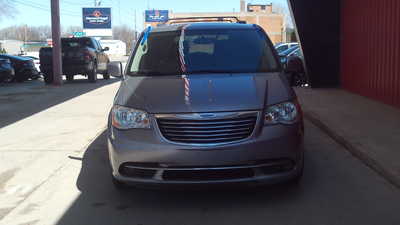 2015 Chrysler Town & Country, $9598. Photo 3