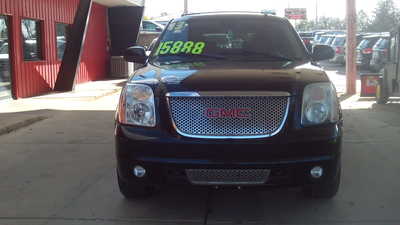 2013 GMC Yukon XL, $15777. Photo 3