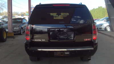 2013 GMC Yukon XL, $15777. Photo 4