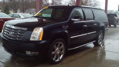 2008 Cadillac Escalade ESV, $6995. Photo 2