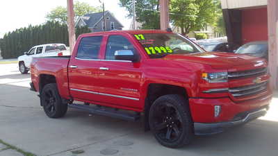 2017 Chevrolet 1500 Crew Cab, $18995. Photo 1