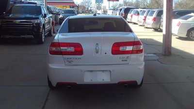 2009 Lincoln MKZ, $6495. Photo 4