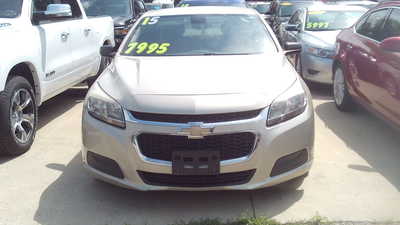 2015 Chevrolet Malibu, $7995. Photo 3