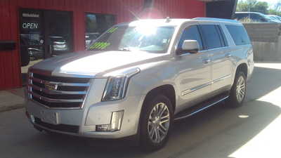 2018 Cadillac Escalade ESV, $28998. Photo 2