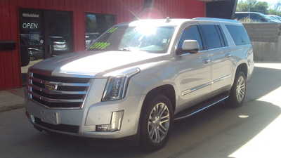 2018 Cadillac Escalade ESV, $29998. Photo 2