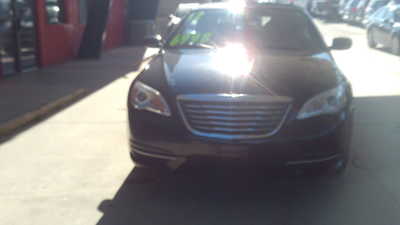 2012 Chrysler 200, $6995. Photo 3