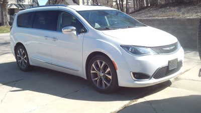 2020 Chrysler Pacifica, $13995. Photo 1