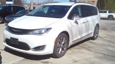 2020 Chrysler Pacifica, $13995. Photo 2