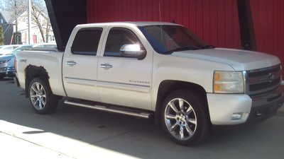 2011 Chevrolet 1500 Crew Cab, $8495. Photo 1