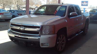 2011 Chevrolet 1500 Crew Cab, $8495. Photo 2