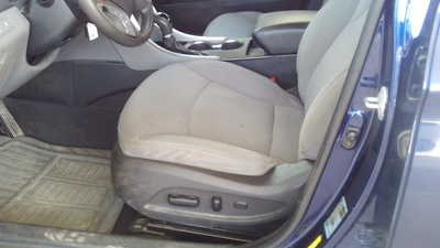 2012 Hyundai Sonata, $3998. Photo 5