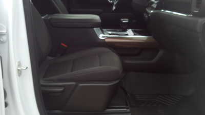 2023 Chevrolet 1500 Crew Cab, $52998. Photo 8