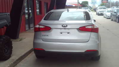 2016 Kia Forte, $7995. Photo 4