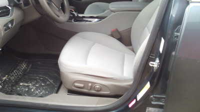 2021 Chevrolet Malibu, $13500. Photo 5
