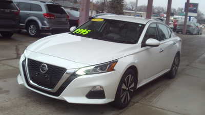 2022 Nissan Altima, $9995. Photo 2