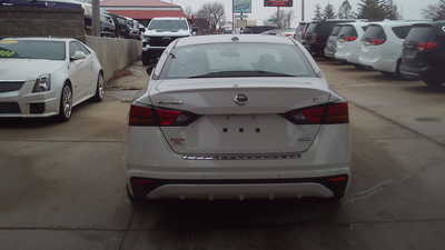 2022 Nissan Altima, $9995. Photo 4
