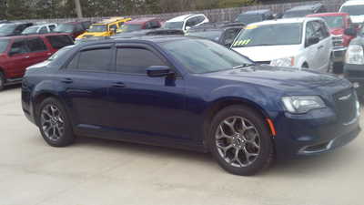 2016 Chrysler 300, $8998. Photo 1