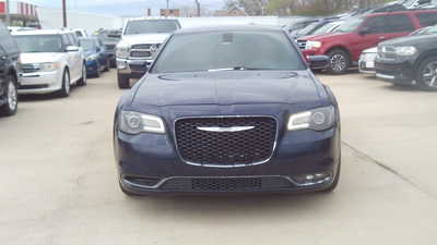 2016 Chrysler 300, $8998. Photo 3