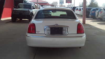 2000 Lincoln Town Car, $2495. Photo 4