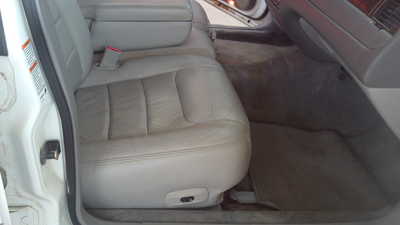 2000 Lincoln Town Car, $2495. Photo 7
