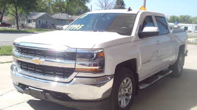 2017 Chevrolet 1500 Crew Cab, $17500. Photo 2