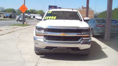 2017 Chevrolet 1500 Crew Cab, $17500. Photo 3