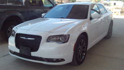 2017 Chrysler 300, $9995. Photo 2