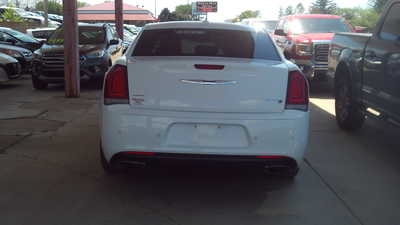 2017 Chrysler 300, $9995. Photo 4