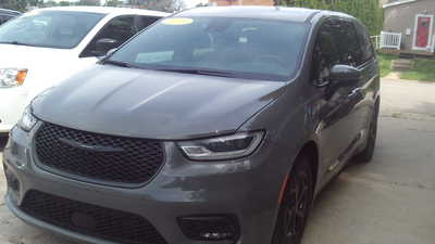 2023 Chrysler Pacifica, $18998. Photo 2