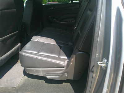 2017 Chevrolet Suburban, $17998. Photo 5