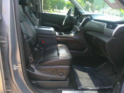 2017 Chevrolet Suburban, $17998. Photo 6
