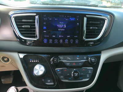 2017 Chrysler Pacifica, $8995. Photo 10