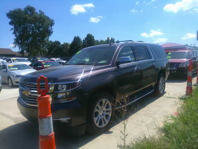 2018 Chevrolet Suburban, $12998. Photo 2
