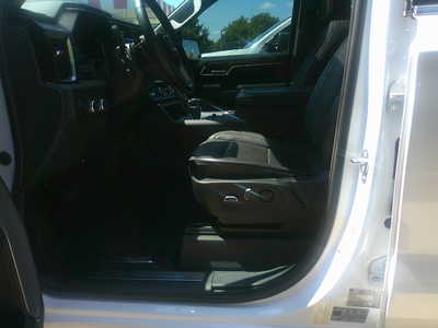 2023 GMC 1500 Crew Cab, $57998. Photo 5