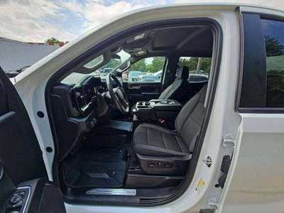 2024 Chevrolet 1500 Crew Cab, $48998. Photo 4