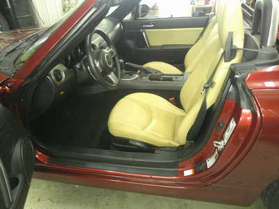 2011 Mazda Miata, $15995. Photo 7
