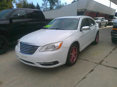 2011 Chrysler 200, $4495. Photo 2