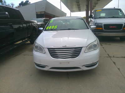 2011 Chrysler 200, $4495. Photo 3