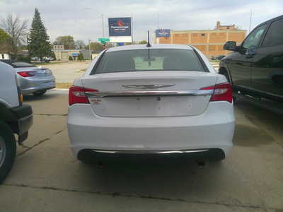 2011 Chrysler 200, $4495. Photo 4