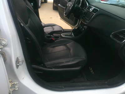 2011 Chrysler 200, $4495. Photo 7