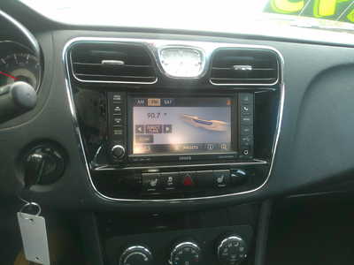 2011 Chrysler 200, $4495. Photo 10
