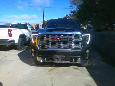 2024 GMC 2500 Crew Cab, $60998. Photo 2
