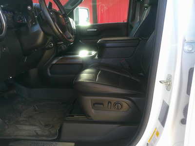 2023 Chevrolet 2500 Crew Cab, $55995. Photo 5