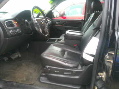 2011 Chevrolet Suburban, $4995. Photo 5