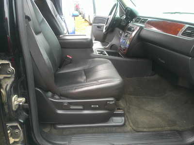 2011 Chevrolet Suburban, $4995. Photo 7