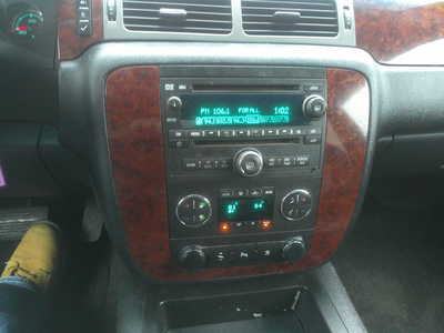 2011 Chevrolet Suburban, $4995. Photo 10