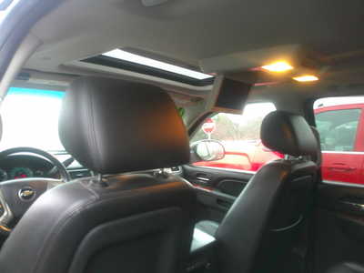2011 Chevrolet Suburban, $4995. Photo 11