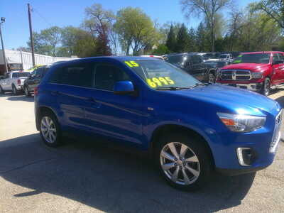 2015 Mitsubishi Outlander, $6995. Photo 2