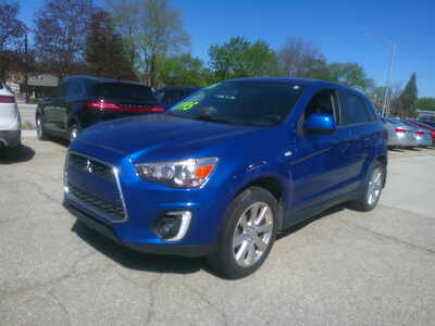 2015 Mitsubishi Outlander, $6995. Photo 3